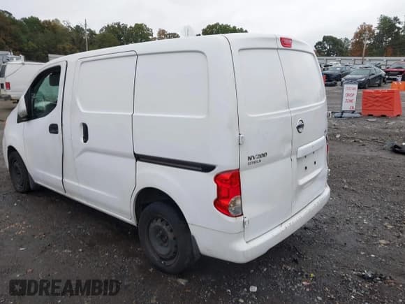 ✅ 2017 Nissan NV200 S • VIN: 3N6CM0KN1HK722315 • Lot: 43551613. Wystawiony na IAAI z przebiegiem 383 848 mil. Bezpłatny archiwum sprzedaży aukcyjnych z USA i szczegółowy raport historii pojazdu na DreamBid. Zdjęcie 3.