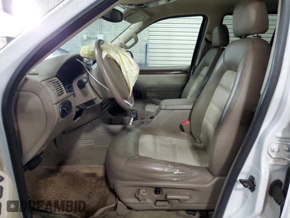 ✅ 2003 Ford Explorer • VIN: 1FMZU84K33ZB53800 • Лот: 46228105. Опубликован ранее на Copart с пробегом 185 178 миль. Бесплатный доступ к архиву аукционных продаж из США и подробный отчёт об истории автомобиля на DreamBid. Изображение 7.