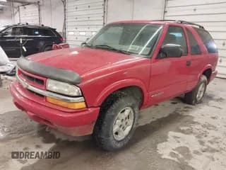 ✅ 2000 Chevrolet Blazer LS • VIN: 1GNCT18WXYK264109 • Lot: 42047484. Wystawiony na IAAI z przebiegiem Nie podano. Bezpłatny archiwum sprzedaży aukcyjnych z USA i szczegółowy raport historii pojazdu na DreamBid. Zdjęcie 2.