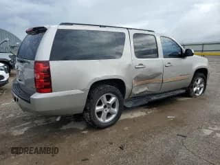 ✅ 2007 Chevrolet Suburban LT • VIN: 3GNFC16017G306118 • Lot: 69612944. Wystawiony na Copart z przebiegiem 260 177 mil. Bezpłatny archiwum sprzedaży aukcyjnych z USA i szczegółowy raport historii pojazdu na DreamBid. Zdjęcie 3.