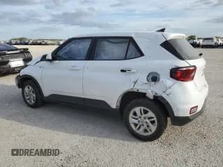 ✅ 2021 Hyundai Venue SE • VIN: KMHRB8A37MU097068 • Lot: 77451854. Wystawiony na Copart z przebiegiem 108 707 mil. Bezpłatny archiwum sprzedaży aukcyjnych z USA i szczegółowy raport historii pojazdu na DreamBid. Zdjęcie 2.