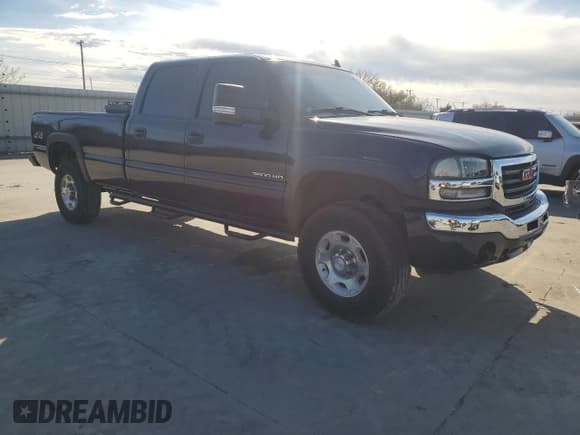 ✅ 2006 GMC Sierra 3500 SRW SLT • VIN: 1GTHK33D06F144800 • Lot: 82736454. Listed on Copart with 221,034 mi. Free auction sales archive from the USA and detailed vehicle history report at DreamBid. Image 4.