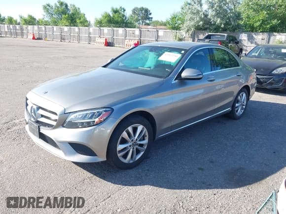 ✅ 2019 Mercedes-Benz C 300 • VIN: WDDWF8EB0KR501850 • Lot: 42513250. Wystawiony na IAAI z przebiegiem 80 143 mil. Bezpłatny archiwum sprzedaży aukcyjnych z USA i szczegółowy raport historii pojazdu na DreamBid. Zdjęcie 2.
