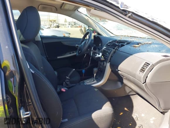 ✅ 2012 Toyota Corolla L • VIN: 2T1BU4EE8CC820653 • Lot: 43132786. Wystawiony na IAAI z przebiegiem 142 840 mil. Bezpłatny archiwum sprzedaży aukcyjnych z USA i szczegółowy raport historii pojazdu na DreamBid. Zdjęcie 5.