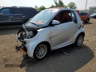 ✅ 2013 Smart fortwo Passion • VIN: WMEEK3BA6DK589056 • Lot: 64065245. Wystawiony na Copart z przebiegiem 100 123 mil. Bezpłatny archiwum sprzedaży aukcyjnych z USA i szczegółowy raport historii pojazdu na DreamBid. Zdjęcie 1.