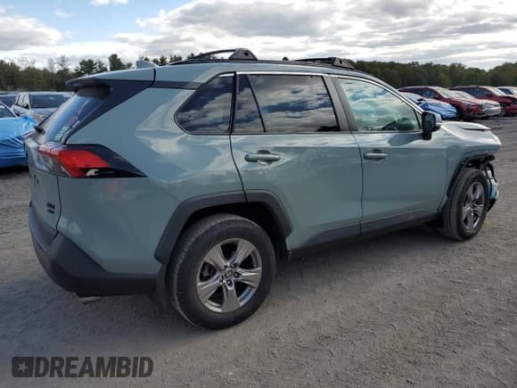 ✅ 2022 Toyota RAV4 XLE • VIN: 2T3P1RFV9NW299848 • Lot: 86168255. Wystawiony na Copart z przebiegiem 84 782 mil. Bezpłatny archiwum sprzedaży aukcyjnych z USA i szczegółowy raport historii pojazdu na DreamBid. Zdjęcie 3.