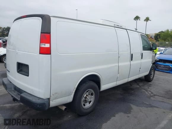 ✅ 2019 Chevrolet Express Cargo • VIN: 1GCWGBFG2K1310055 • Лот: 42983600. Опубликован ранее на IAAI с пробегом 162 413 миль. Бесплатный доступ к архиву аукционных продаж из США и подробный отчёт об истории автомобиля на DreamBid. Изображение 4.