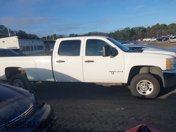 ✅ 2007 Chevrolet Silverado 2500HD 1LT • VIN: 1GCHC23K97F566426 • Lot: 43831242. Wystawiony na IAAI z przebiegiem 249 118 mil. Bezpłatny archiwum sprzedaży aukcyjnych z USA i szczegółowy raport historii pojazdu na DreamBid. Zdjęcie 13.