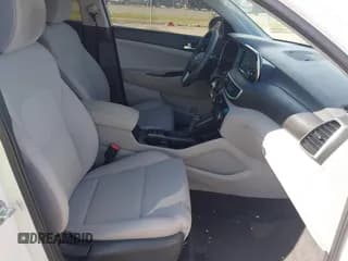 ✅ 2019 Hyundai Tucson SE • VIN: KM8J23A45KU891413 • Лот: 43358358. Опубликован ранее на IAAI с пробегом 106 352 миль. Бесплатный доступ к архиву аукционных продаж из США и подробный отчёт об истории автомобиля на DreamBid. Изображение 5.