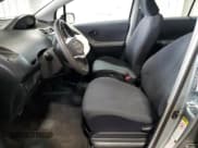 ✅ 2011 Toyota Yaris • VIN: JTDKT4K32B5332316 • Лот: 80867725. Опубликован ранее на Copart с пробегом Не указан. Бесплатный доступ к архиву аукционных продаж из США и подробный отчёт об истории автомобиля на DreamBid. Изображение 7.