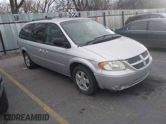 ✅ 2005 Dodge Caravan SXT • VIN: 2D4GP44LX5R335000 • Lot: 43877984. Wystawiony na IAAI z przebiegiem 231 874 mil. Bezpłatny archiwum sprzedaży aukcyjnych z USA i szczegółowy raport historii pojazdu na DreamBid. Zdjęcie 1.