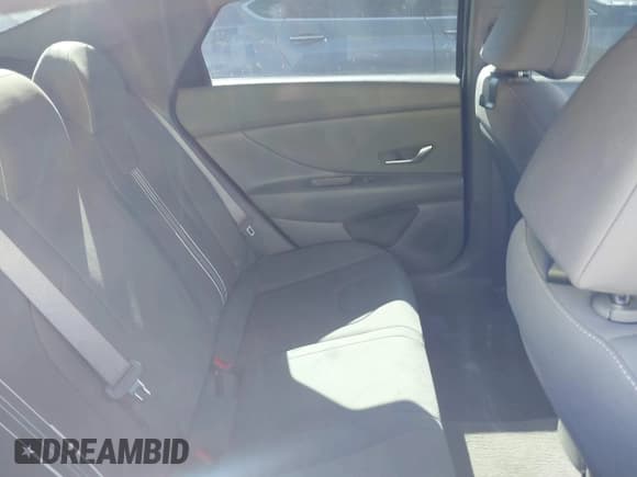 ✅ 2022 Hyundai Elantra SEL • VIN: KMHLM4AG6NU337708 • Lot: 43377026. Wystawiony na IAAI z przebiegiem 21 758 mil. Bezpłatny archiwum sprzedaży aukcyjnych z USA i szczegółowy raport historii pojazdu na DreamBid. Zdjęcie 8.