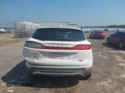 ✅ 2016 Lincoln MKC Reserve • VIN: 5LMCJ3C9XGUJ24214 • Lot: 43003723. Wystawiony na IAAI z przebiegiem Nie podano. Bezpłatny archiwum sprzedaży aukcyjnych z USA i szczegółowy raport historii pojazdu na DreamBid. Zdjęcie 17.