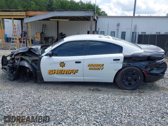 ✅ 2023 Dodge Charger Police • VIN: 2C3CDXAT0PH532510 • Lot: 43103321. Wystawiony na IAAI z przebiegiem 1 769 mil. Bezpłatny archiwum sprzedaży aukcyjnych z USA i szczegółowy raport historii pojazdu na DreamBid. Zdjęcie 13.