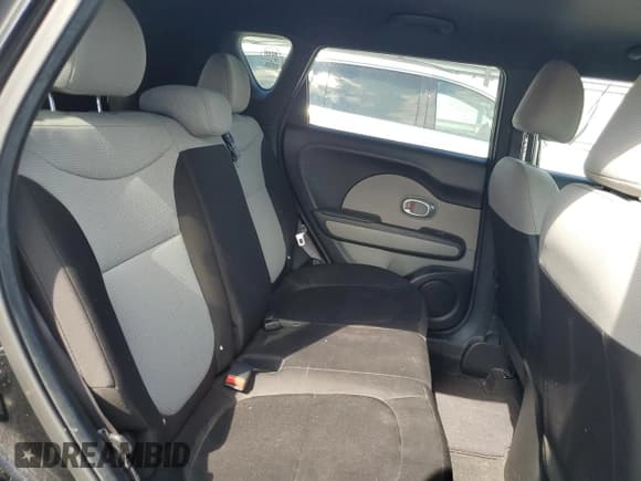 ✅ 2018 Kia Soul • VIN: KNDJN2A27J7554324 • Lot: 84233445. Wystawiony na Copart z przebiegiem 74 713 mil. Bezpłatny archiwum sprzedaży aukcyjnych z USA i szczegółowy raport historii pojazdu na DreamBid. Zdjęcie 11.