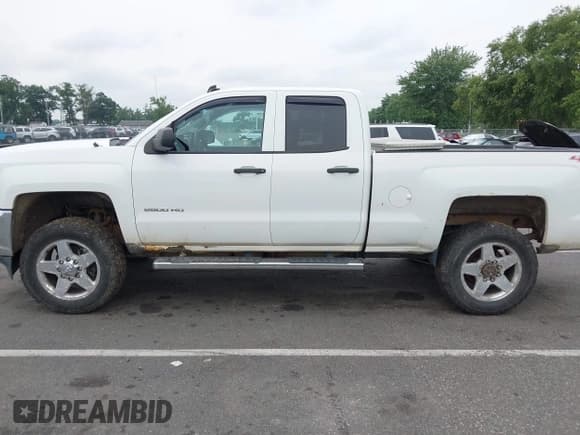 ✅ 2015 Chevrolet Silverado 2500HD LT • VIN: 1GC2KVEG6FZ100680 • Lot: 42928881. Wystawiony na IAAI z przebiegiem 286 834 mil. Bezpłatny archiwum sprzedaży aukcyjnych z USA i szczegółowy raport historii pojazdu na DreamBid. Zdjęcie 14.