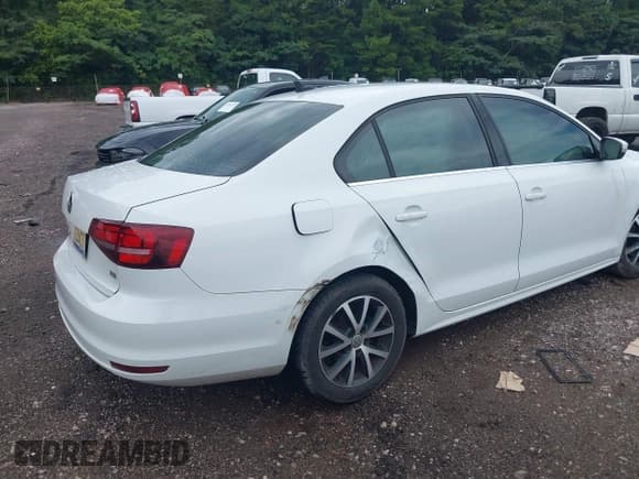 ✅ 2017 Volkswagen Jetta SE • VIN: 3VWB67AJ3HM286830 • Lot: 42776751. Listed on IAAI with 141,133 mi. Free auction sales archive from the USA and detailed vehicle history report at DreamBid. Image 4.
