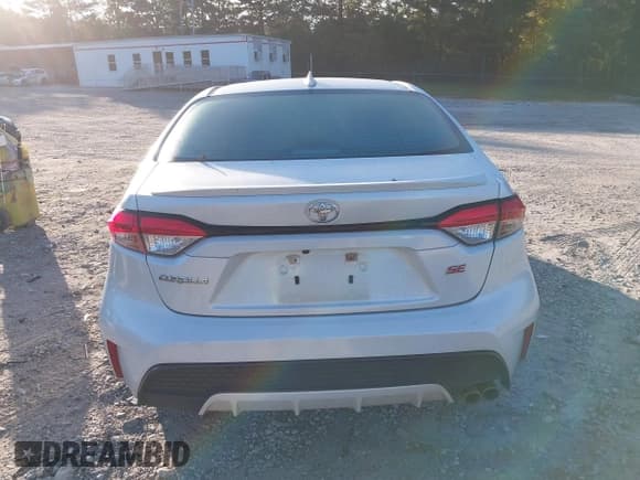 ✅ 2022 Toyota Corolla SE • VIN: 5YFS4MCE1NP132323 • Lot: 43348435. Wystawiony na IAAI z przebiegiem 101 221 mil. Bezpłatny archiwum sprzedaży aukcyjnych z USA i szczegółowy raport historii pojazdu na DreamBid. Zdjęcie 17.