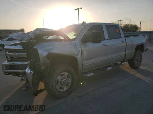 ✅ 2018 Chevrolet Silverado 2500HD LT • VIN: 1GC1KVEG5JF268722 • Lot: 50000995. Wystawiony na Copart z przebiegiem 230 363 mil. Bezpłatny archiwum sprzedaży aukcyjnych z USA i szczegółowy raport historii pojazdu na DreamBid. Zdjęcie 1.