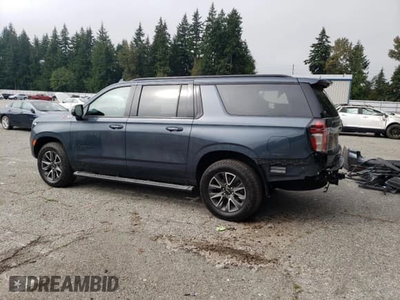 ✅ 2021 Chevrolet Suburban Z71 • VIN: 1GNSKDKD5MR241510 • Lot: 69122714. Wystawiony na Copart z przebiegiem 13 720 mil. Bezpłatny archiwum sprzedaży aukcyjnych z USA i szczegółowy raport historii pojazdu na DreamBid. Zdjęcie 2.