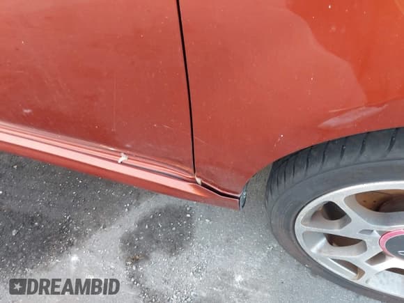 ✅ 2015 FIAT 500 Sport • VIN: 3C3CFFBR5FT624550 • Lot: 43780506. Wystawiony na IAAI z przebiegiem 101 653 mil. Bezpłatny archiwum sprzedaży aukcyjnych z USA i szczegółowy raport historii pojazdu na DreamBid. Zdjęcie 13.