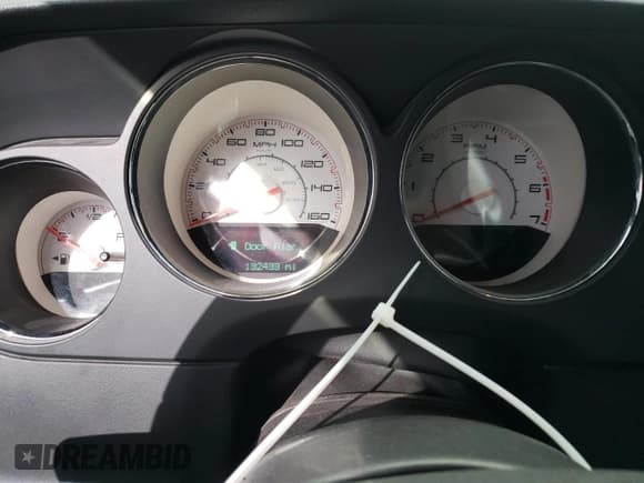 ✅ 2013 Dodge Challenger R/T Plus • VIN: 2C3CDYBTXDH705028 • Lot: 79052844. Wystawiony na Copart z przebiegiem 132 433 mil. Bezpłatny archiwum sprzedaży aukcyjnych z USA i szczegółowy raport historii pojazdu na DreamBid. Zdjęcie 9.