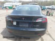 ✅ 2022 Tesla Model 3 Long Range • VIN: 5YJ3E1EB6NF109067 • Lot: 41948791. Wystawiony na IAAI z przebiegiem 28 603 mil. Bezpłatny archiwum sprzedaży aukcyjnych z USA i szczegółowy raport historii pojazdu na DreamBid. Zdjęcie 17.