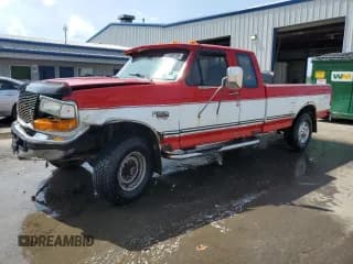 ✅ 1996 Ford F-250 • VIN: 1FTHX26F6TEB13450 • Lot: 61608135. Wystawiony na Copart z przebiegiem 245 938 mil. Bezpłatny archiwum sprzedaży aukcyjnych z USA i szczegółowy raport historii pojazdu na DreamBid. Zdjęcie 1.