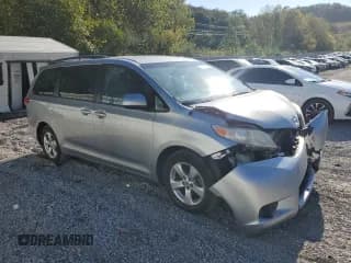 ✅ 2013 Toyota Sienna LE • VIN: 5TDKK3DC6DS360272 • Lot: 85086495. Listed on Copart with 150,190 mi. Free auction sales archive from the USA and detailed vehicle history report at DreamBid. Image 4.
