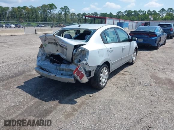 ✅ 2010 Nissan Sentra 2.0 • VIN: 3N1AB6AP3AL631524 • Lot: 43042296. Listed on IAAI with 135,027 mi. Free auction sales archive from the USA and detailed vehicle history report at DreamBid. Image 4.