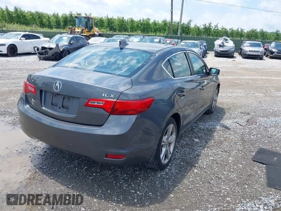 ✅ 2013 Acura ILX Technology • VIN: 19VDE1F78DE005286 • Lot: 42738521. Listed on IAAI with 124,977 mi. Free auction sales archive from the USA and detailed vehicle history report at DreamBid. Image 4.