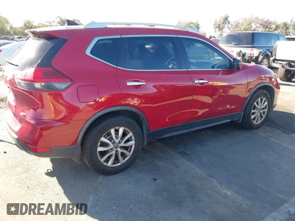 ✅ 2017 Nissan Rogue SV • VIN: JN8AT2MT2HW401154 • Lot: 43847640. Wystawiony na IAAI z przebiegiem 233 533 mil. Bezpłatny archiwum sprzedaży aukcyjnych z USA i szczegółowy raport historii pojazdu na DreamBid. Zdjęcie 4.