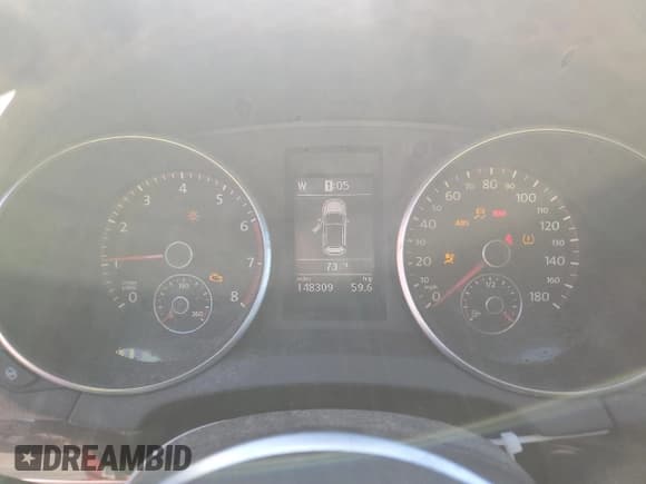 ✅ 2011 Volkswagen Golf GTI w/Sunroof PZEV • VIN: WVWED7AJ0BW209040 • Lot: 82662564. Listed on Copart with 148,309 mi. Free auction sales archive from the USA and detailed vehicle history report at DreamBid. Image 9.