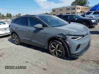 ✅ 2023 Volkswagen ID.4 Pro • VIN: 1V2VMPE88PC026001 • Lot: 43295844. Wystawiony na IAAI z przebiegiem 30 322 mil. Bezpłatny archiwum sprzedaży aukcyjnych z USA i szczegółowy raport historii pojazdu na DreamBid. Zdjęcie 1.