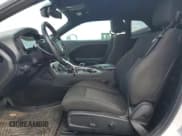 ✅ 2018 Dodge Challenger SXT Plus • VIN: 2C3CDZAG5JH118712 • Lot: 63761184. Wystawiony na Copart z przebiegiem 94 890 mil. Bezpłatny archiwum sprzedaży aukcyjnych z USA i szczegółowy raport historii pojazdu na DreamBid. Zdjęcie 7.