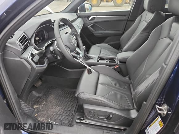 ✅ 2025 Audi Q3 S line Premium • VIN: WA1DECF32S1027682 • Lot: 91085055. Wystawiony na Copart z przebiegiem 9 218 mil. Bezpłatny archiwum sprzedaży aukcyjnych z USA i szczegółowy raport historii pojazdu na DreamBid. Zdjęcie 7.