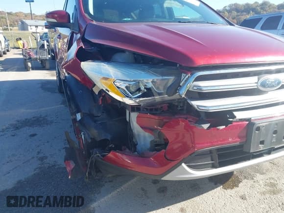 ✅ 2017 Ford Escape Titanium • VIN: 1FMCU0JD7HUD76343 • Lot: 43614129. Wystawiony na IAAI z przebiegiem 141 525 mil. Bezpłatny archiwum sprzedaży aukcyjnych z USA i szczegółowy raport historii pojazdu na DreamBid. Zdjęcie 6.