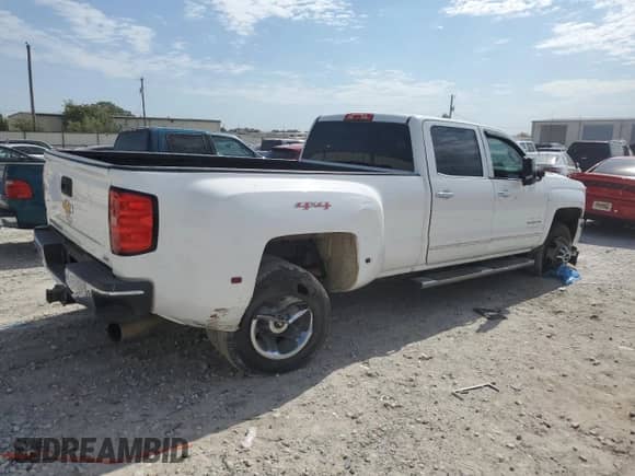 2016 Chevrolet Silverado 3500HD LTZ z VIN 1GC4K0C82GF163639, wystawiony jako Copart lot #76571244 z przebiegiem 199 356 mil mil oraz Szkoda całkowita • Salvage title. Historia ofert i sprzedaży dostępna na DreamBid. Obrazek 3.