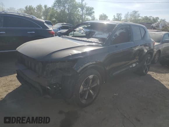 ✅ 2019 Volvo XC40 Momentum • VIN: YV4162XZ5K2009767 • Lot: 48783773. Listed on Copart with 35,990 mi. Free auction sales archive from the USA and detailed vehicle history report at DreamBid. Image 1.
