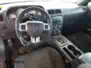 2013 Dodge Challenger SXT z VIN 2C3CDYAG2DH723883, wystawiony jako Copart lot #65486144 z przebiegiem 295 787 mil mil oraz Szkoda całkowita • Salvage title. Historia ofert i sprzedaży dostępna na DreamBid. Obrazek 8.