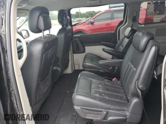 ✅ 2010 Chrysler Town & Country Touring Plus • VIN: 2A4RR8D15AR393736 • Lot: 81269565. Wystawiony na Copart z przebiegiem 177 857 mil. Bezpłatny archiwum sprzedaży aukcyjnych z USA i szczegółowy raport historii pojazdu na DreamBid. Zdjęcie 11.