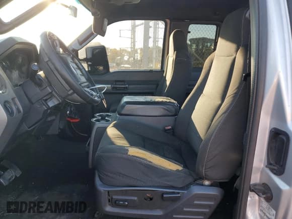 ✅ 2008 Ford F-350 XL • VIN: 1FTWX31548EA44972 • Лот: 74962434. Опубликован ранее на Copart с пробегом 160 960 миль. Бесплатный доступ к архиву аукционных продаж из США и подробный отчёт об истории автомобиля на DreamBid. Изображение 7.