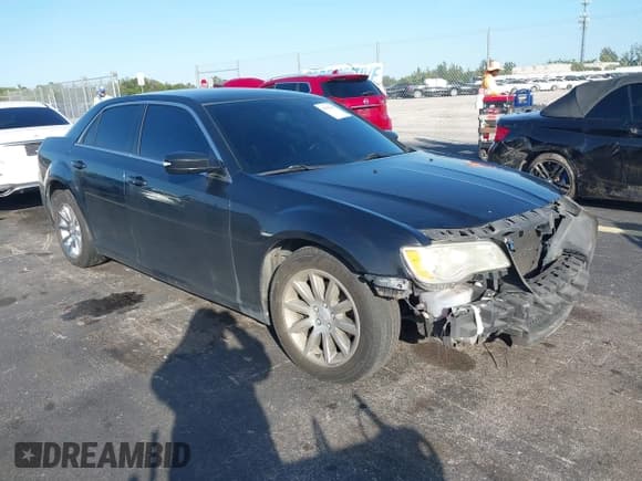 ✅ 2014 Chrysler 300 Uptown Edition • VIN: 2C3CCAAG0EH286686 • Лот: 43532290. Опубликован ранее на IAAI с пробегом 168 497 миль. Бесплатный доступ к архиву аукционных продаж из США и подробный отчёт об истории автомобиля на DreamBid. Изображение 1.