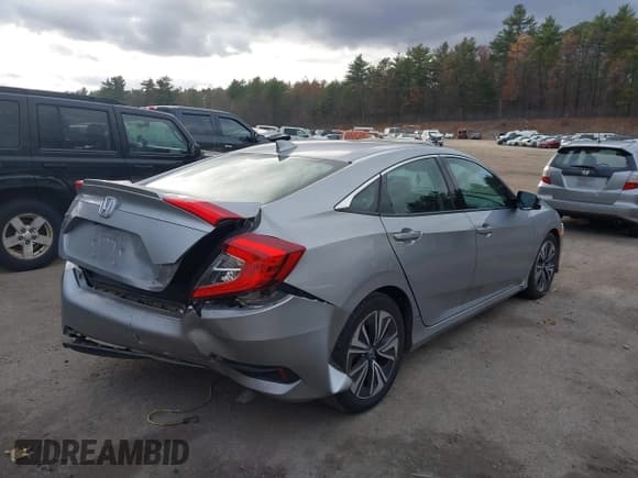 ✅ 2017 Honda Civic EX-L • VIN: 19XFC1F70HE204456 • Lot: 43692262. Wystawiony na IAAI z przebiegiem 179 396 mil. Bezpłatny archiwum sprzedaży aukcyjnych z USA i szczegółowy raport historii pojazdu na DreamBid. Zdjęcie 4.