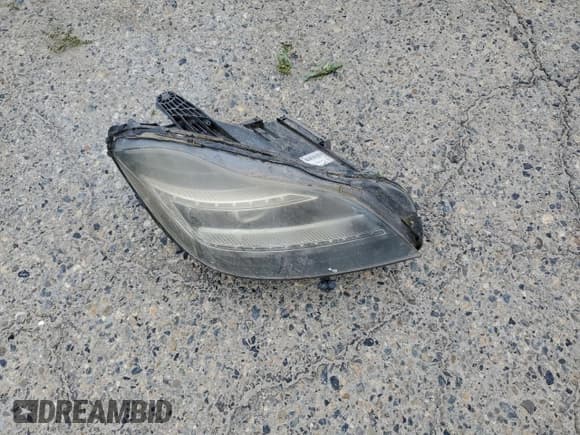 ✅ 2012 Mercedes-Benz CLS 550 • VIN: WDDLJ7DB8CA039888 • Lot: 50652995. Wystawiony na Copart z przebiegiem 167 075 mil. Bezpłatny archiwum sprzedaży aukcyjnych z USA i szczegółowy raport historii pojazdu na DreamBid. Zdjęcie 12.