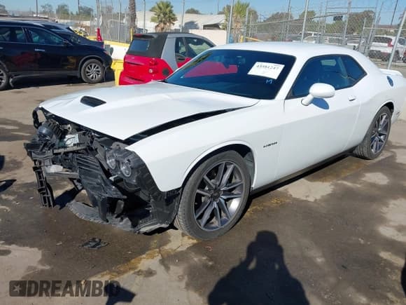 ✅ 2021 Dodge Challenger R/T • VIN: 2C3CDZBT0MH651440 • Lot: 43581247. Wystawiony na IAAI z przebiegiem 18 078 mil. Bezpłatny archiwum sprzedaży aukcyjnych z USA i szczegółowy raport historii pojazdu na DreamBid. Zdjęcie 19.