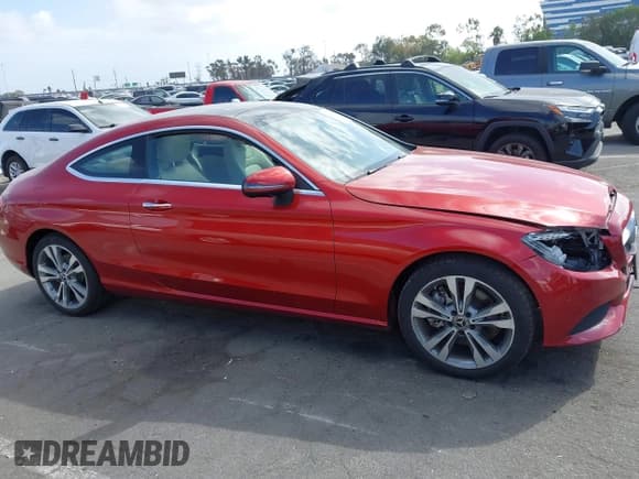 ✅ 2018 Mercedes-Benz C 300 • VIN: WDDWJ4JBXJF695221 • Lot: 43439076. Wystawiony na IAAI z przebiegiem 29 461 mil. Bezpłatny archiwum sprzedaży aukcyjnych z USA i szczegółowy raport historii pojazdu na DreamBid. Zdjęcie 13.