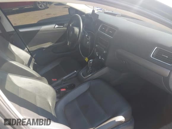 ✅ 2013 Volkswagen Jetta TDI w/Premium/Nav • VIN: 3VWLL7AJ5DM439585 • Lot: 43718217. Wystawiony na IAAI z przebiegiem 132 401 mil. Bezpłatny archiwum sprzedaży aukcyjnych z USA i szczegółowy raport historii pojazdu na DreamBid. Zdjęcie 5.