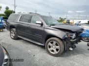 ✅ 2018 Chevrolet Suburban Premier • VIN: 1GNSCJKCXJR216018 • Lot: 70625235. Wystawiony na Copart z przebiegiem 237 386 mil. Bezpłatny archiwum sprzedaży aukcyjnych z USA i szczegółowy raport historii pojazdu na DreamBid. Zdjęcie 4.