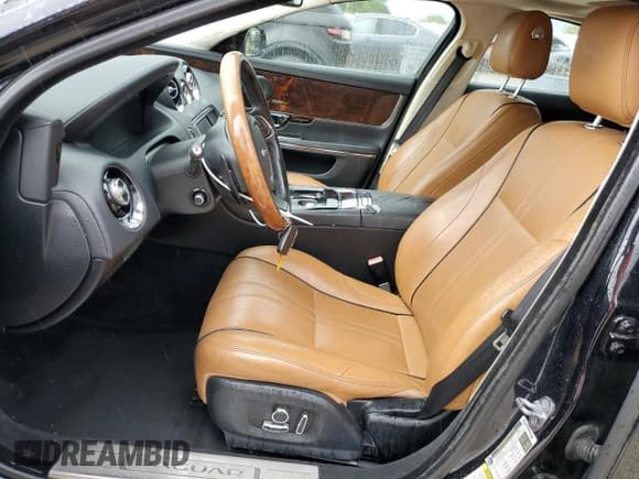 ✅ 2017 Jaguar XJ R-Sport • VIN: SAJWA1C78H8W09597 • Lot: 80223095. Listed on Copart with Not provided. Free auction sales archive from the USA and detailed vehicle history report at DreamBid. Image 7.